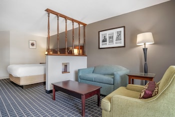 Suite, 1 King Bed, Non Smoking, Balcony (2nd Floor)