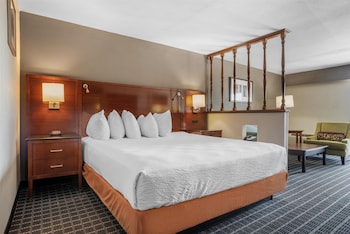 Suite, 1 King Bed, Non Smoking, Balcony (2nd Floor)