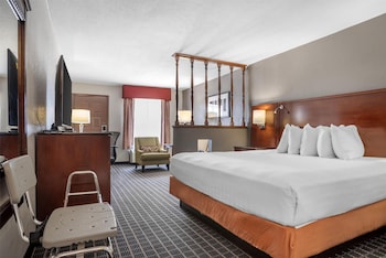 Suite, 1 King Bed, Accessible, Bathtub