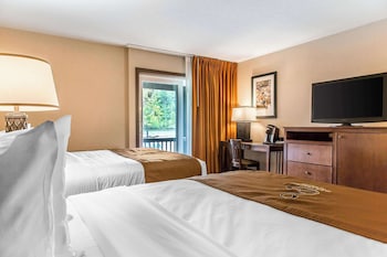 Lakeside Deluxe Room, 2 Queen beds