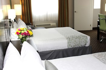 Standard Room, 2 Queen Beds, Accessible, Bathtub