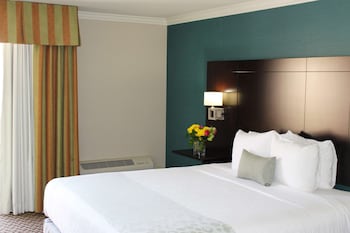 Standard Room, 1 King Bed with Sofa bed, Non Smoking, Balcony (with Sofabed)