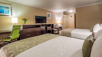 Standard Room, 2 Queen Beds, Accessible, Bathtub