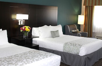 Standard Room, 2 Queen Beds, Accessible, Bathtub