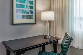 Room, 1 Queen Bed, Transfer Shower, Non Smoking (Communications)