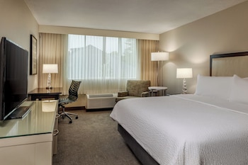 Room, 1 Queen Bed, Transfer Shower, Non Smoking (Communications)
