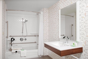 Standard Room, 1 King Bed, Accessible Bathtub (Mobility)