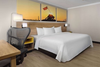 Room, 1 King Bed, Accessible, Non Smoking (Mobility, Bathtub W/grab Bars)