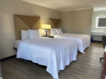 Room, 2 Queen Beds, Non Smoking