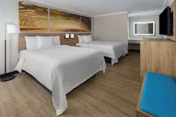 Room, 2 Queen Beds, Non Smoking