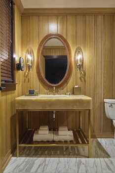 Premium Room, 1 King Bed, Resort View (Mobility/Hearing Access, Roll-In Shwr)