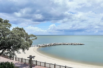 Grand Room, 1 King Bed, Balcony, Bay View