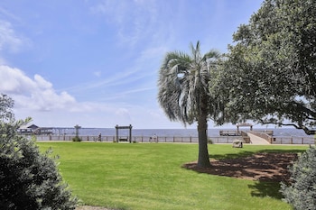 Grand Room, 1 King Bed, Balcony, Bay View
