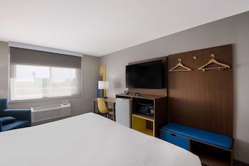 Room, 1 King Bed, Accessible, Non Smoking (Mobility)