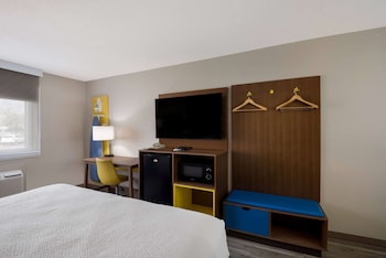 Standard Room, 1 Queen Bed