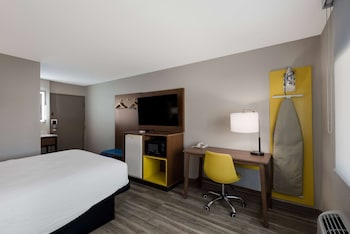 Standard Room, 1 Queen Bed