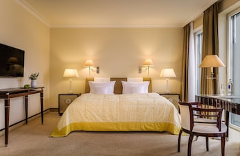 Deluxe Room, Lake View
