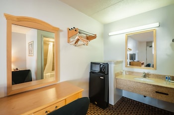 Standard Room, 1 King Bed, Smoking