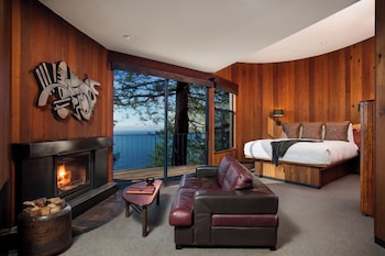 Upper Coast House Tree & Ocean View