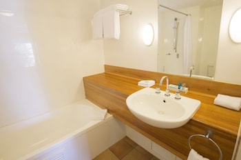 Room, Multiple Beds, Garden View