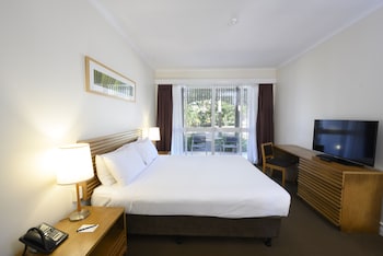 Room, 1 Queen Bed, Garden View (Resort)