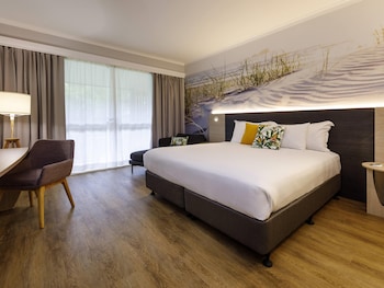 Executive Room, 1 King Bed, Garden View
