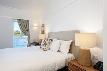 Deluxe Bungalow, 1 Double Bed, Overwater
