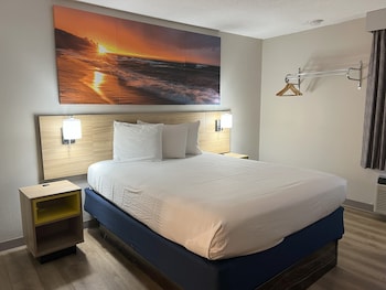 Room, 1 Queen Bed, Non Smoking (Pet-Friendly)