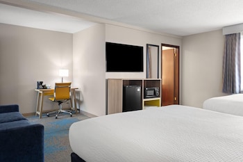 Deluxe Room, Multiple Beds, Non Smoking