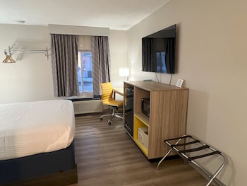 Room, 1 Queen Bed, Non Smoking (Pet-Friendly)