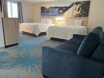 Deluxe Room, Multiple Beds, Non Smoking