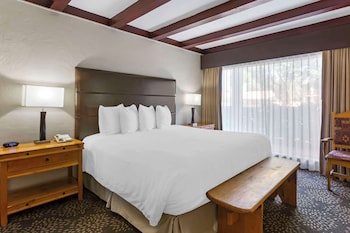 Standard Room, 1 King Bed, Accessible, Non Smoking