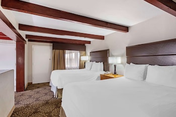 Suite, 2 Queen Beds, Non Smoking, Refrigerator & Microwave