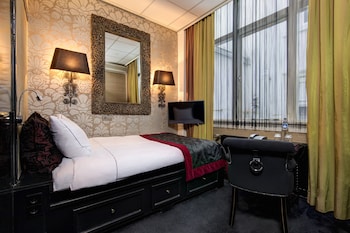 Single Room (with shower)