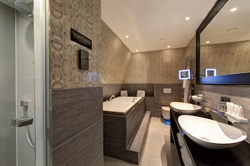 Executive Suite, Jetted Tub