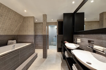Junior Suite, Jetted Tub