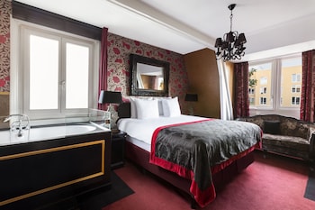 Deluxe Room, Jetted Tub, Garden View