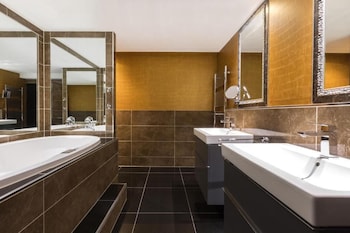 Royal Suite, Jetted Tub (Split Level)