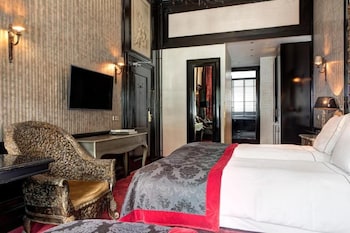 Deluxe Triple Room, Jetted Tub, Canal View (Special)
