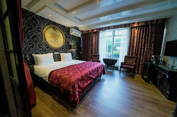 Deluxe Room, Jetted Tub, Garden View