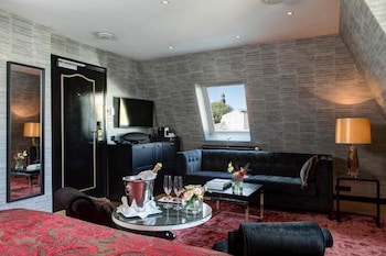 Junior Suite, Jetted Tub