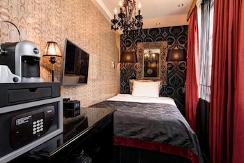 Single Room (with shower)