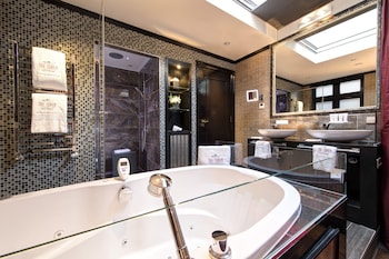 Executive Suite, Jetted Tub
