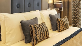 Deluxe One Bedroom Suite (2 twin beds)