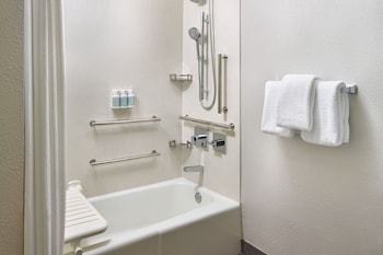 Room, 2 Queen Beds (Hearing Accessible)