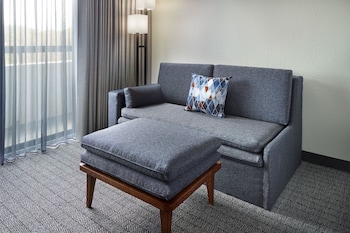 Room, 1 King Bed, Courtyard View (Mobility/Hearing Accessible, Tub)