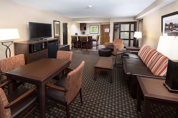 Suite, 1 King Bed, Non Smoking, Jetted Tub (with Sofabed)