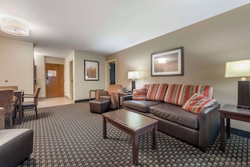 Suite, 2 Queen Beds, Non Smoking, Refrigerator & Microwave (with Sofabed)