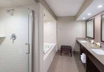 Suite, 1 King Bed, Non Smoking, Jetted Tub (with Sofabed)
