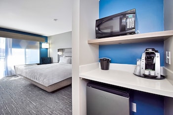 Standard Room, 1 King Bed, Balcony